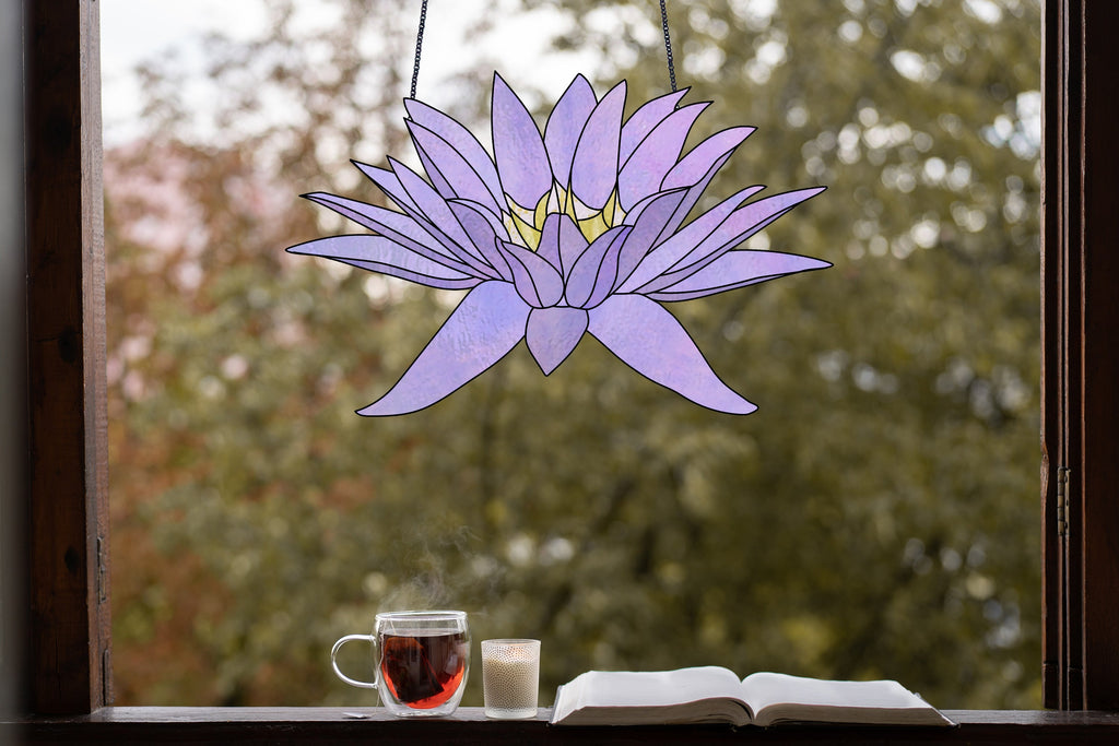 Big Flora Giant Stained Glass Water Lily Pattern PDF & PNG